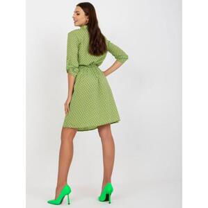 Fashionhunters Zelené vzorované ležérní šaty s 3/4 rukávy Velikost: 40