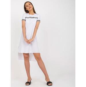 Fashionhunters Ležérní bílé šaty asymetrického střihu Velikost: 44