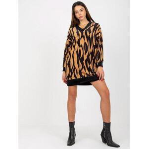 Fashionhunters Tmavě béžové a černé leopardí velurové šaty RUE PARIS Velikost: S/M