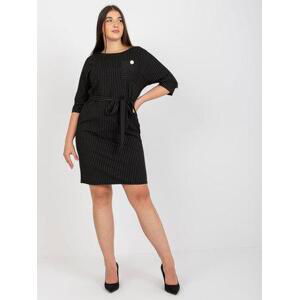 Fashionhunters Černé tužkové šaty s kravatou Plus Size Velikost tužkových šatů: 44