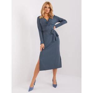 Fashionhunters Prašně modré žebrované koktejlové šaty Velikost: L/XL