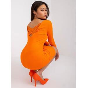Fashionhunters Světle oranžové pruhované šaty Batumi RUE PARIS velikost: S