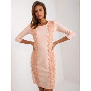 Fashionhunters Peach Pencil Cocktail Dress Velikost: 36