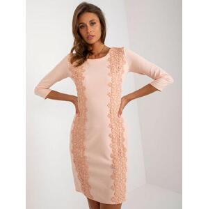 Fashionhunters Peach Pencil Cocktail Dress Velikost: 40