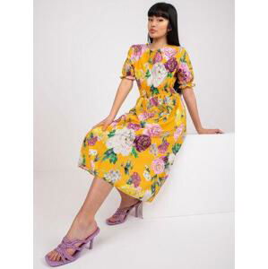Fashionhunters Žluté midi šaty s květinovými potisky Melani Velikost: 40