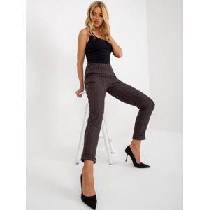 Fashionhunters Tmavě šedé kostkované kalhoty s kapsami Velikost: 42