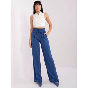 Fashionhunters Tmavě modré látkové viskózové kalhoty Velikost: L/XL