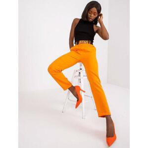Fashionhunters Světle oranžové oblekové kalhoty s ozdobným páskem Sevilla Velikost: S