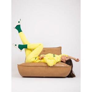 Fashionhunters Žlutá dvoudílná mikina s výšivkou Velikost: L / XL