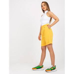 Fashionhunters Tmavě žluté elegantní dlouhé šortky s vysokým pasem Velikost: 40