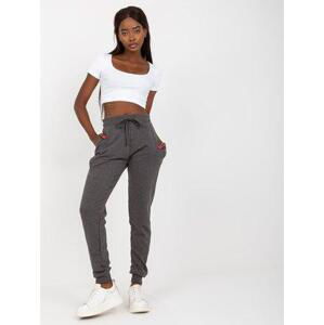 Fashionhunters Tmavě šedé melange basic jogger kalhoty Velikost: M